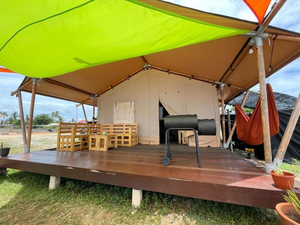 Rembulan Escape - Beachfront Safari Tent Kampung Penarik Buitenkant foto
